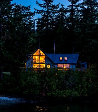 36 Gazebo Way, Center Island, WA 98221
