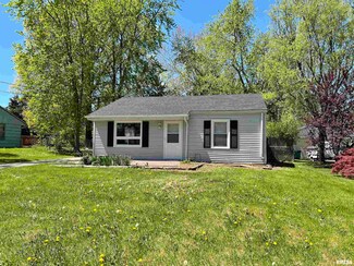 5013 N Renwood Ave, Peoria, IL 61614