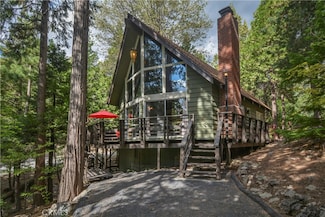 307 Pioneer Rd, Lake Arrowhead, CA 92352