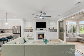 6160 Pier Dr, Denver, NC 28037