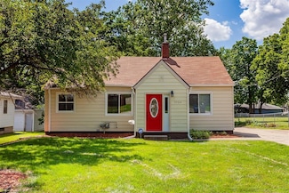 3524 E 38th St, Des Moines, IA 50317