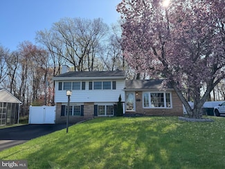7 Sandy Dr, Yardley, PA 19067