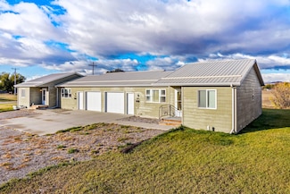 1115 8th St NW, Choteau, MT 59422