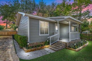 715 W Houston St, Highlands, TX 77562