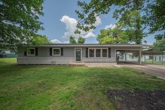 103 N Spring St, Cassville, MO 65625