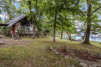 832 Windwood Shores Dr, Edwards, MO 65326