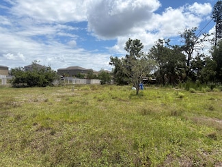 2208 7th St SW, Ruskin, FL 33570