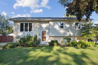 4212 67th St, Urbandale, IA 50322