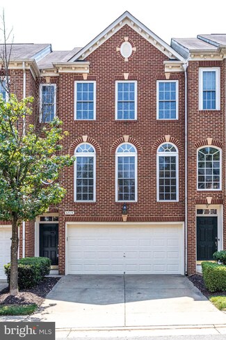 6915 Inlet Cove Dr, Fort Belvoir, VA 22060