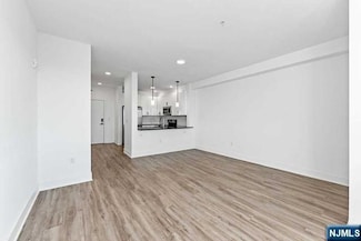 520 Cliff St Unit 524, Fairview, NJ 07022