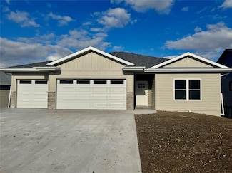 202 Meadowlark Dr, Monroe, IA 50170