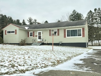 3516 Stratford Dr, Vestal, NY 13850