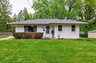 2703 Dosh Rd, Des Moines, IA 50310