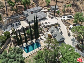 9560 Sunland Blvd, Sunland, CA 91040