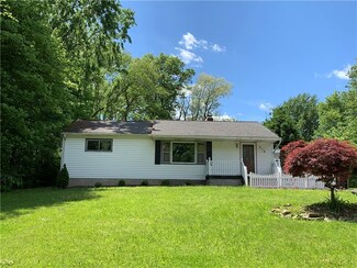 218 S Kerrwood Dr, Hermitage, PA 16148