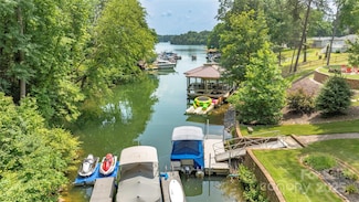 4478 Lake Dr, Sherrills Ford, NC 28673