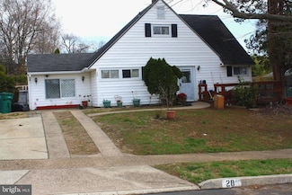 28 Rainbow Ln, Levittown, PA 19055
