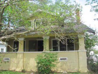 103 E Oxford St, Otterbein, IN 47970