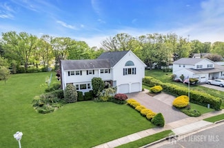 27 Rota Dr, Parlin, NJ 08859
