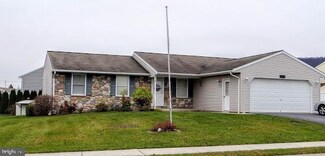 6 Central Dr, Newmanstown, PA 17073