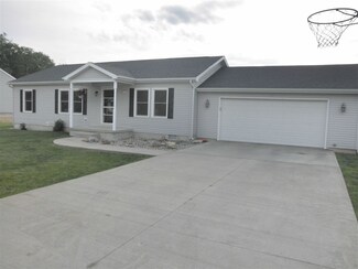 411 S Washington St, Pierceton, IN 46562