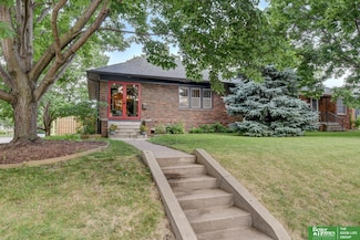2002 N 49th St, Omaha, NE 68104