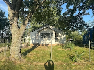 617 Gestner Rd, Benton Harbor, MI 49022