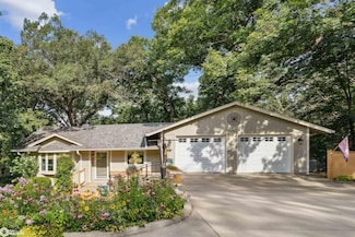 1015 Westwood Dr, Mount Pleasant, IA 52641