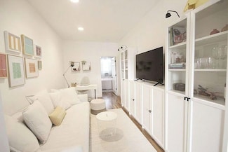 214 Jefferson St Unit 4N, Hoboken, NJ 07030