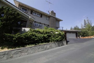 10495 Albertsworth Ln, Los Altos Hills, CA 94024