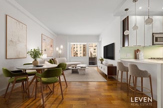 58 W 58th St Unit 11A, New York, NY 10019
