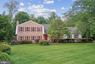 10012 Columbine St, Great Falls, VA 22066
