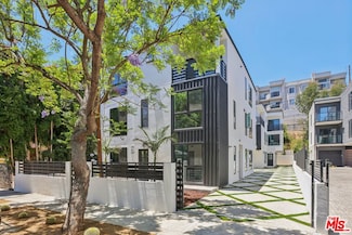 2113 Holly Dr, Los Angeles, CA 90068