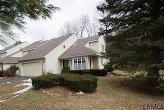 58 Commonwealth Dr, Glenmont, NY 12077