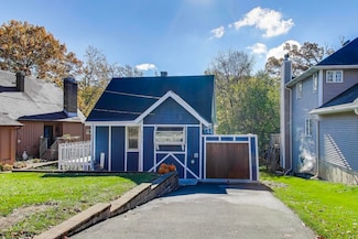 21465 W Crescent Dr, Mundelein, IL 60060