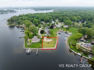 16073 Lake Point Dr, Spring Lake, MI 49456