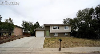 1375 Luna Dr, Fountain, CO 80817