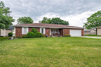 685 E Main St, Warrensburg, IL 62573