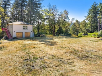170 Oakcrest Dr, Garberville, CA 95542