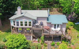 729 Mountain View Dr, Hiawassee, GA 30546