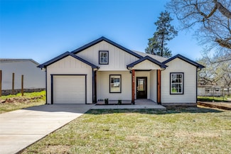 908 Chase St, Denison, TX 75020