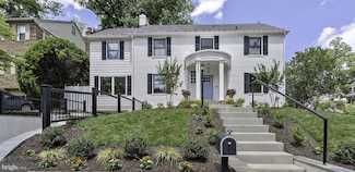 3801 Lorcom Ln, Arlington, VA 22207