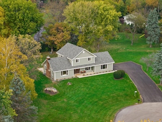 S35W27615 Country Club Ct, Waukesha, WI 53189