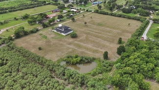 1900 Lezak Rd, Sealy, TX 77474