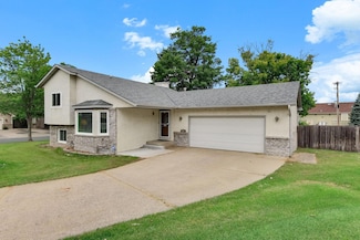 9887 Ilex St NW, Coon Rapids, MN 55433