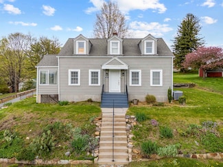 1403 Cabot Dr, Pearisburg, VA 24134