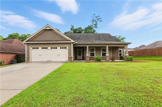 4 Cedarwood Ln, Phenix City, AL 36870