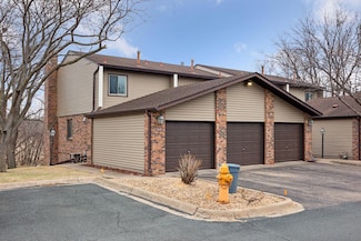 2436 Mendelssohn Ln, Golden Valley, MN 55427
