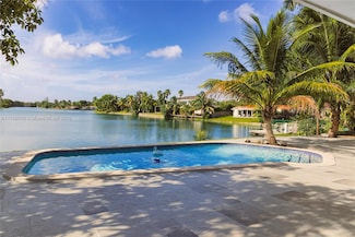 2255 NE 207th St, Miami, FL 33180