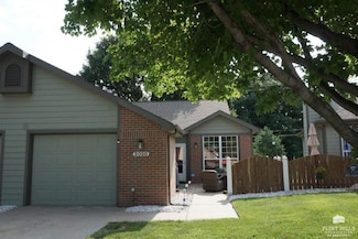 2020 N Pointe Dr, Manhattan, KS 66502